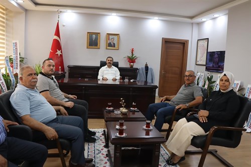 Adalet ve Kalkınma Partisi ilçe Başkanı Ümit ÖZDEMİR ve İlçe Teşkilatı hayırlı olsun ziyaretinde bulundu.